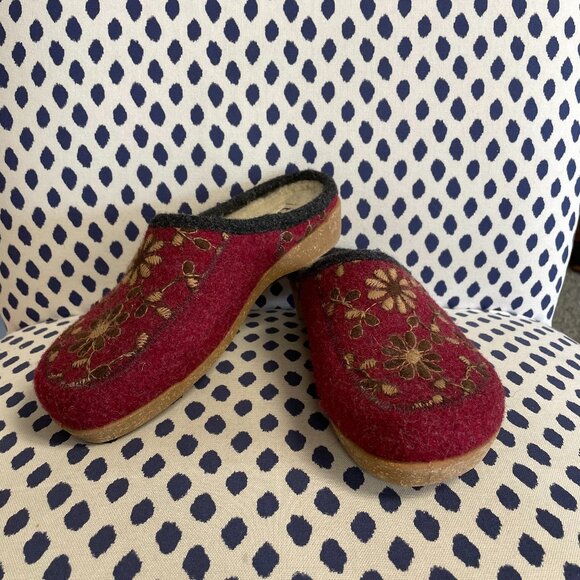 Taos Footwear Shoes - Taos Woolderness 2 Clogs Size 9